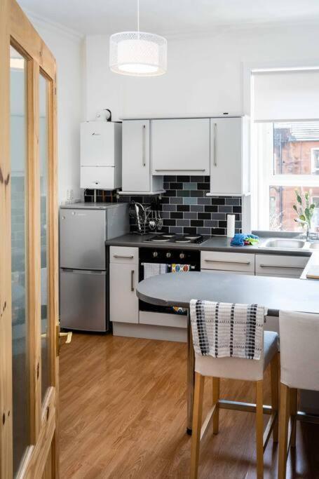 Charming 1-Bed Southside Flat In Great Location Apartamento Glasgow Exterior foto