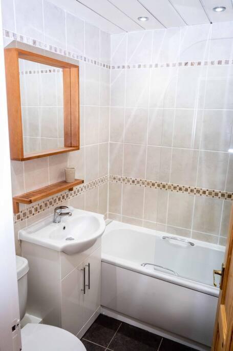 Charming 1-Bed Southside Flat In Great Location Apartamento Glasgow Exterior foto